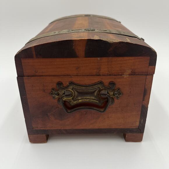 Peterson Brothers MPRS 165-171 N. Elizabeth Chicago, IL-Wooden Cedar Chest - Picture 11 of 16